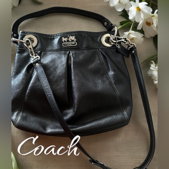 Coach Leather Shoulder Bag with Substantial Silver Hardware in Vintage Style! - Picture 4 of 14